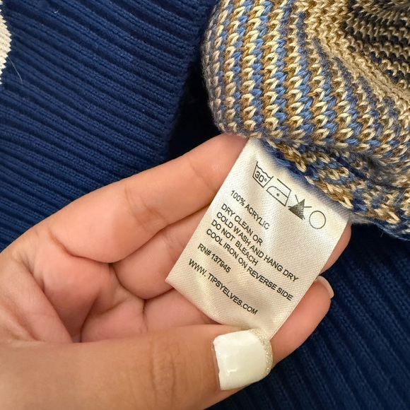 Tipsy Elves Mistletoe Romantic Sasquatch Ugly Christmas Sweater size Medium - Picture 10 of 11